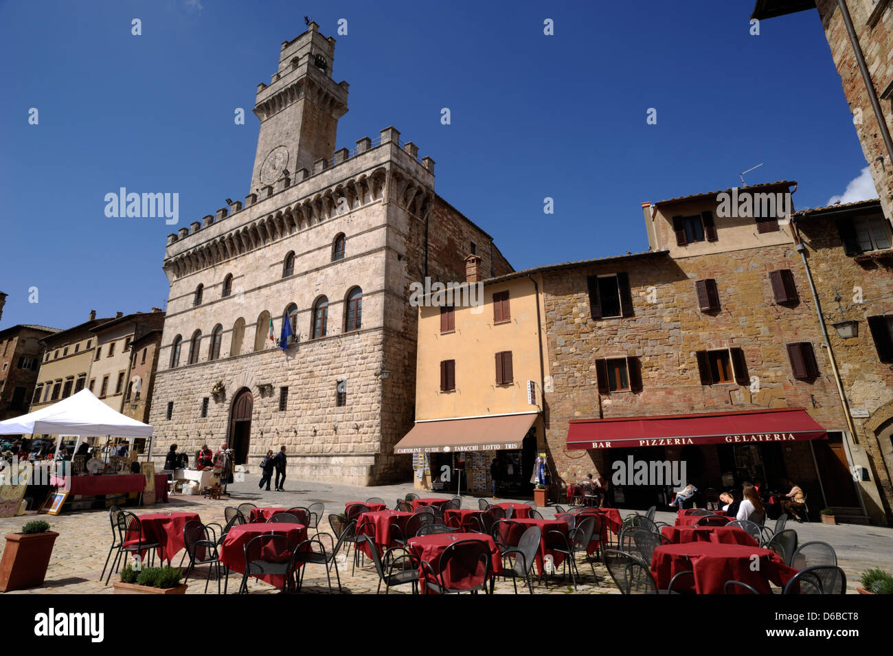 Italy, Tuscany, Montepulciano, Piazza Grande, cafe and palazzo comunale, townhall Stock Photo
