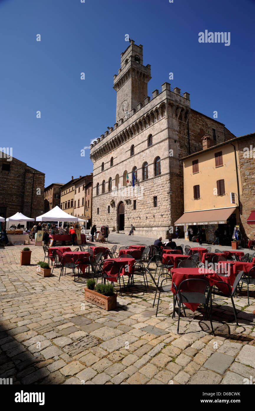 Italy, Tuscany, Montepulciano, Piazza Grande, cafe and palazzo comunale, town hall Stock Photo