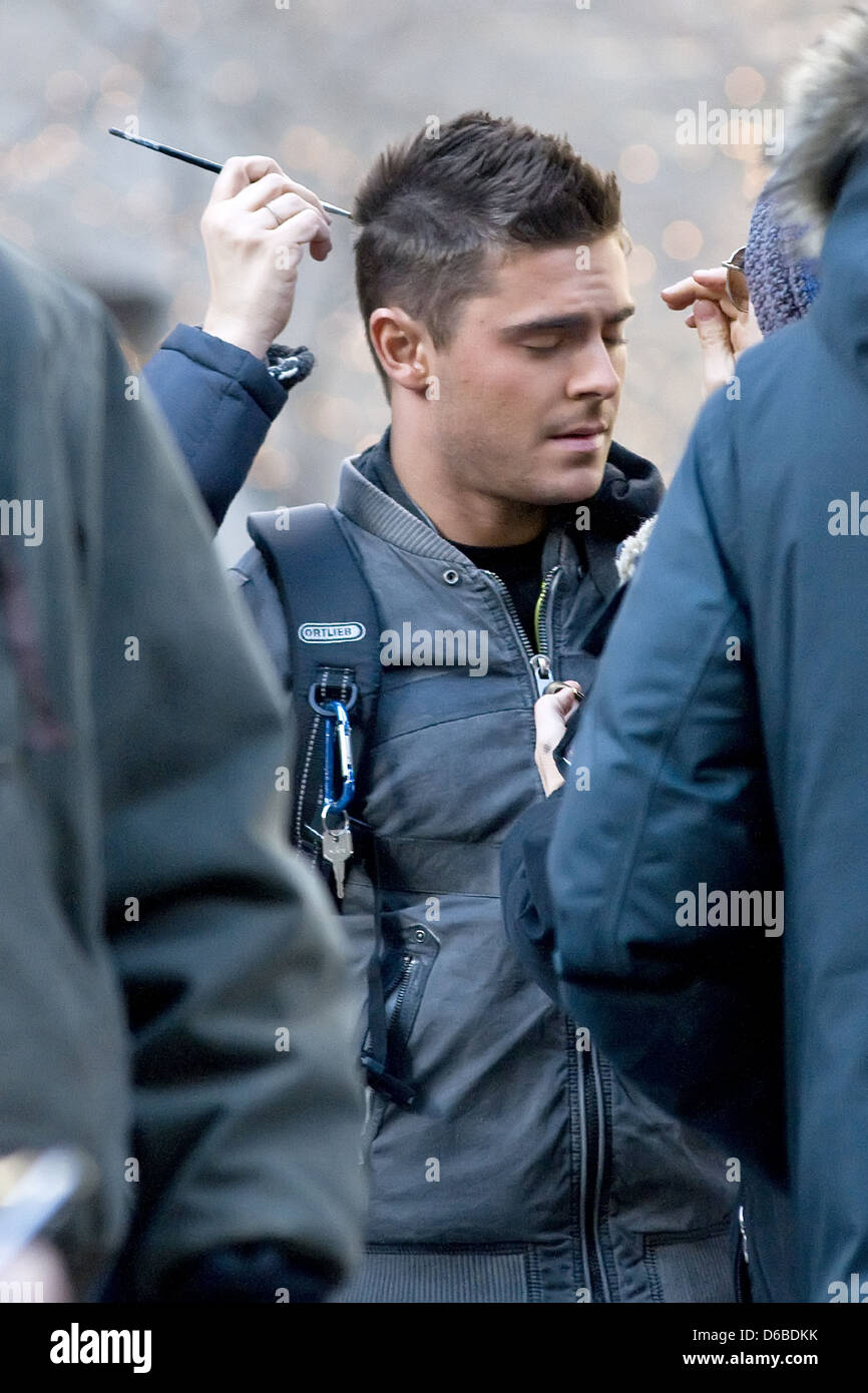 Zac Efron getting his hair painted while dressed as a bike messenger on the  set of his new film 'New Year's Eve' shooting in Stock Photo - Alamy