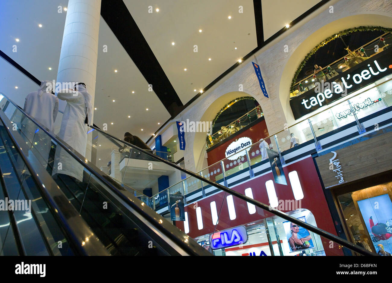 Dubai The Famous Skiing Track In The Mall Of Emirates Shopping Center Stock Photo Alamy