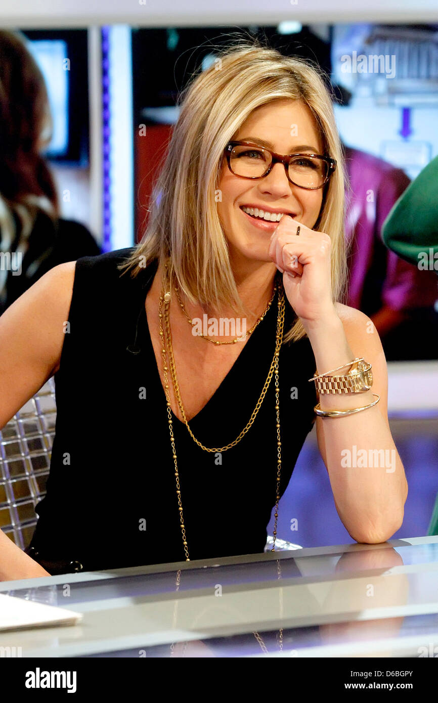 Jennifer Aniston showing off a new haircut as she promotes her film 'Just  Go with It' on the Spanish TV show 'El Hormiguero' Stock Photo - Alamy