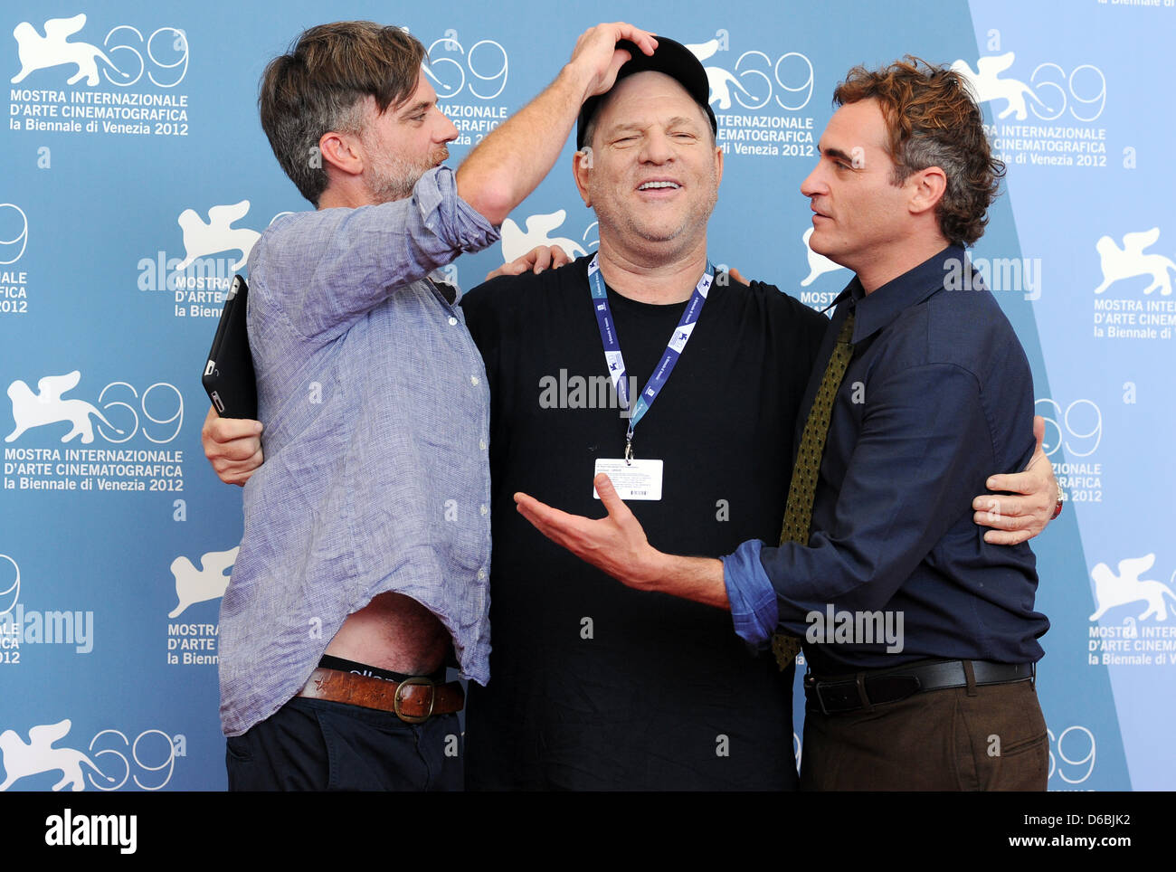 US director Paul Thomas Anderson (L-R), US film producer Harvey Weinstein and US actor Joaquin Phoenix pose during a photocall of the movie 'The Master' during the 69th Venice International Film Festival in Venice, Italy, 01 September 2012. The movie is presented in the official competition 'Venezia 69' of the festival, which runs from 29 August to 08 September. Photo: Jens Kalaene Stock Photo
