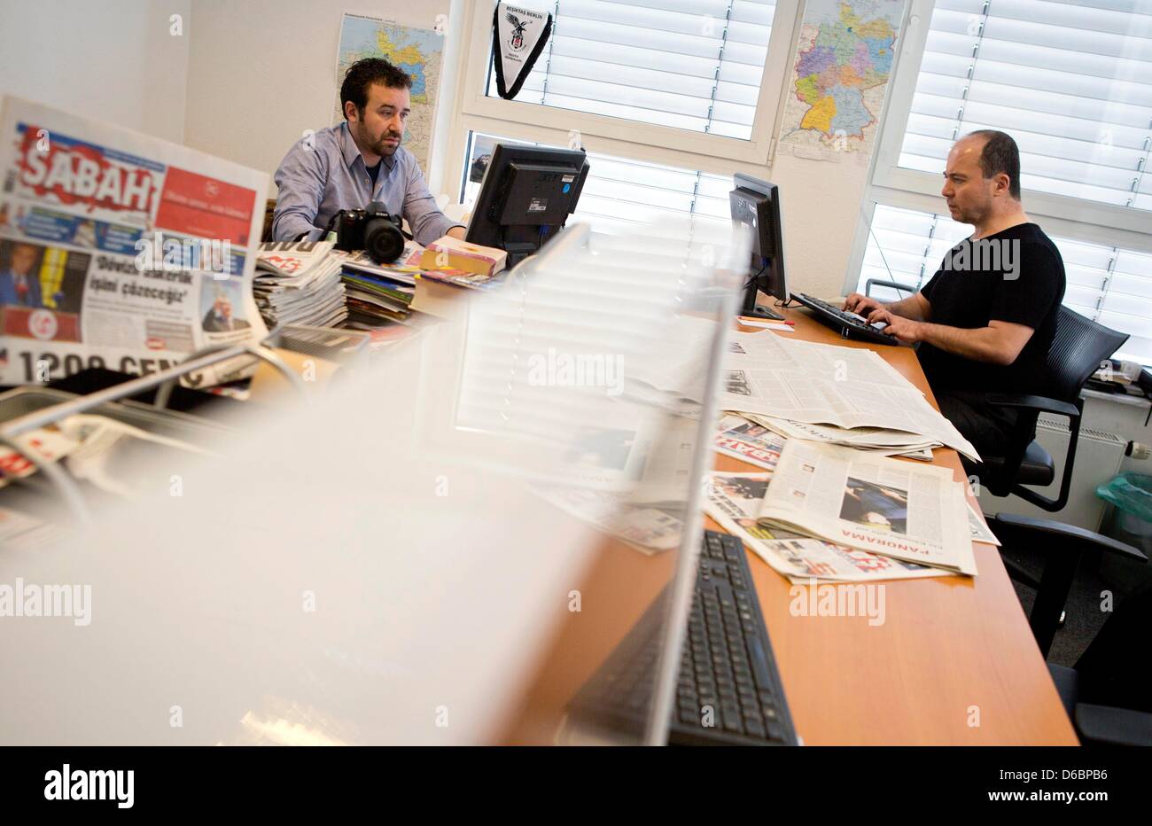 Two journalists work in the offices of the Turkish newspaper in Mörfelden-Walldorf, Germany, 16 April 2013. 'Sabah' had laid a constitutional complaint against distribution of the journalist's spots. Photo: FRANK RUMPENHORST Stock Photo