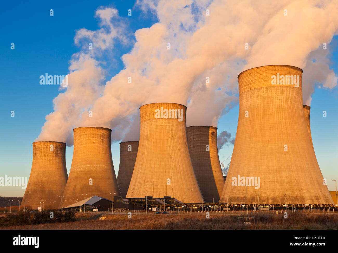 Air pollution from Ratcliffe-on-Soar coal-fired power station Ratcliffe on soar Nottinghamshire England UK GB Europe Stock Photo