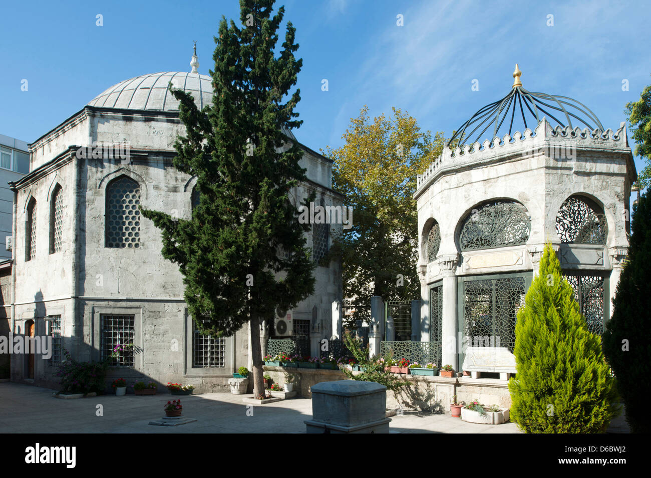 Türkei, Istanbul, Divan Yolu, Köprülü Mehmed Pasa Medrese, links die Moschee und rechts die Türbe Stock Photo