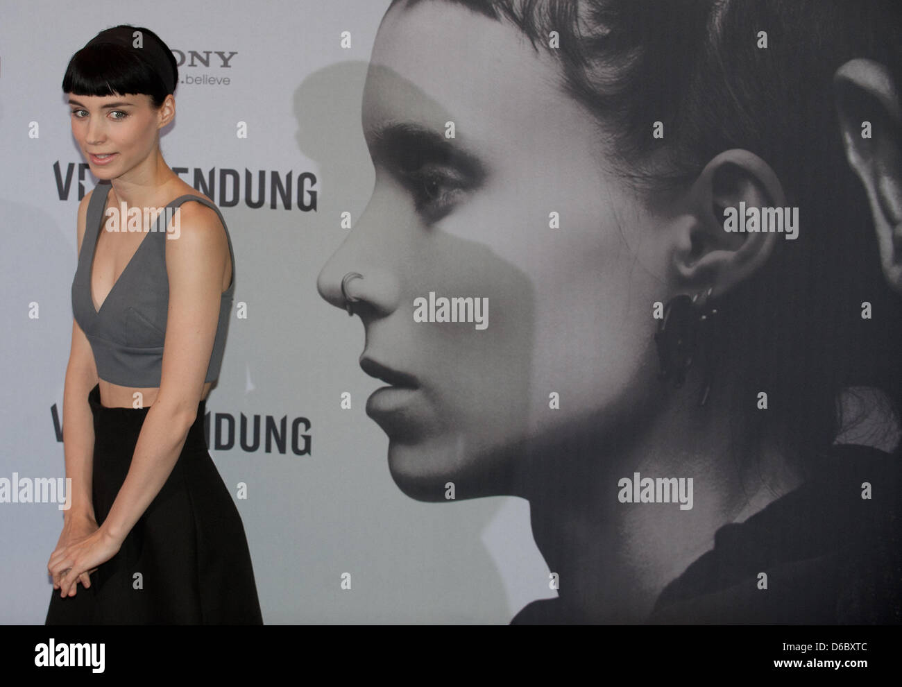 US actress Rooney Mara poses at a photocall of the new film 'The Girl with the Dragon Tattoo' at Hotel Adlon in Berlin, Germany, 05 January 2011. The film is the first of three film versions of Stieg Larssons bestseller 'The Millennium Trilogy'. The film arrives German cinemas on 12 January 2012. Photo: Joerg Carstensen Stock Photo
