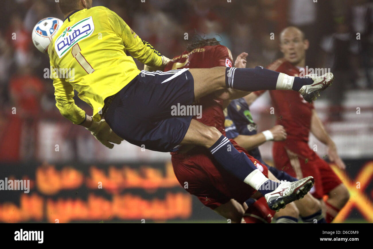 Cairo's goalkeeper Sherif-Ekramy (front) tries to stop the ball for the 2-1 goal during the test match between Bundesliga soccer club FC Bayern Munich and Egyptian soccer club and record holding champion Al-Ahly Cairo on Doah, Qatar, 7 January 2012. Bayern Munich has been preparing for the current 2011/2012 Bundesliga season in Qatar. Photo: Karl-Josef Hildenbrand Stock Photo