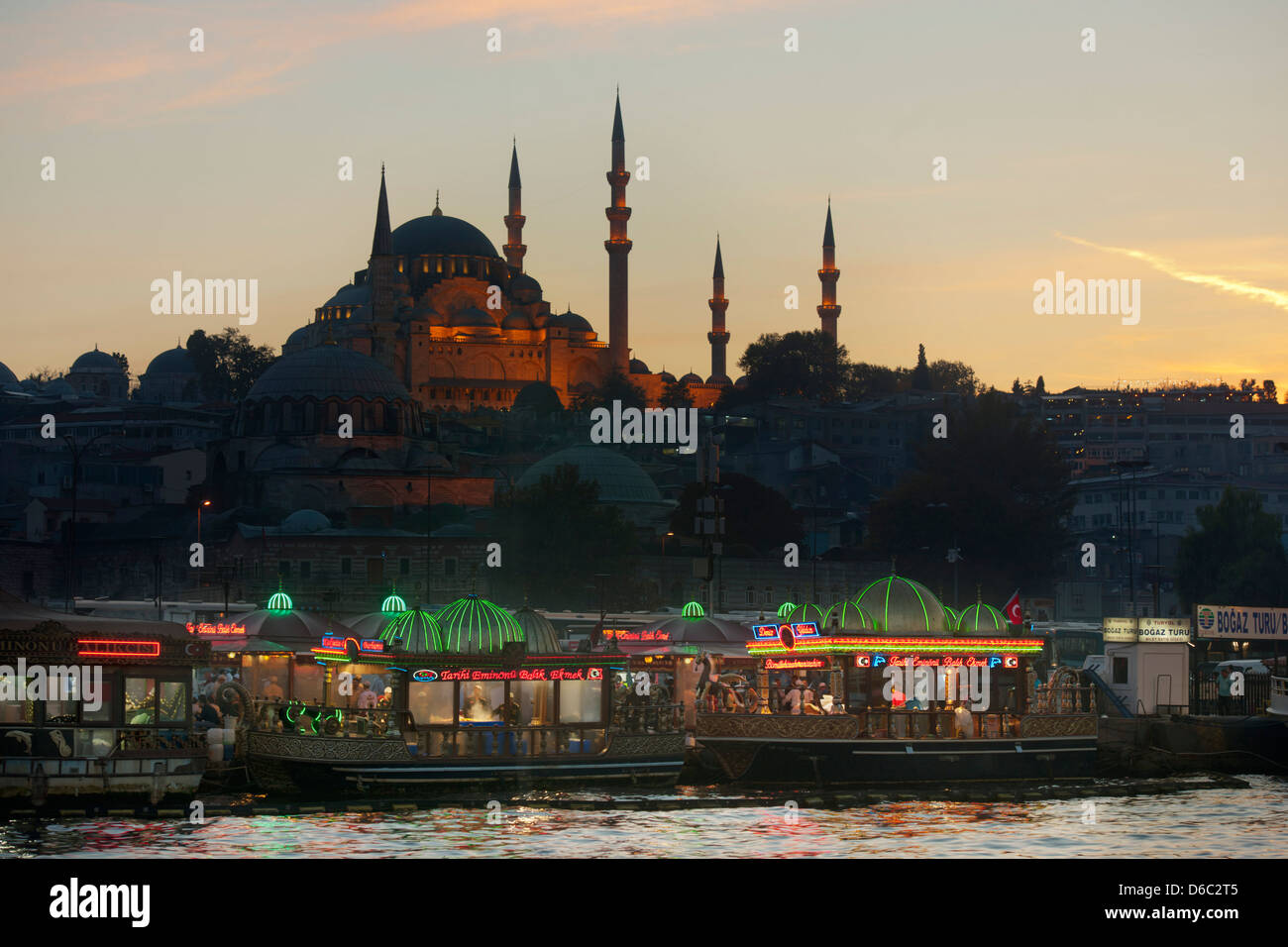 Türkei, Istanbul, Sirkeci, Rüstem Pasa Camii und Süleymaniye Stock Photo