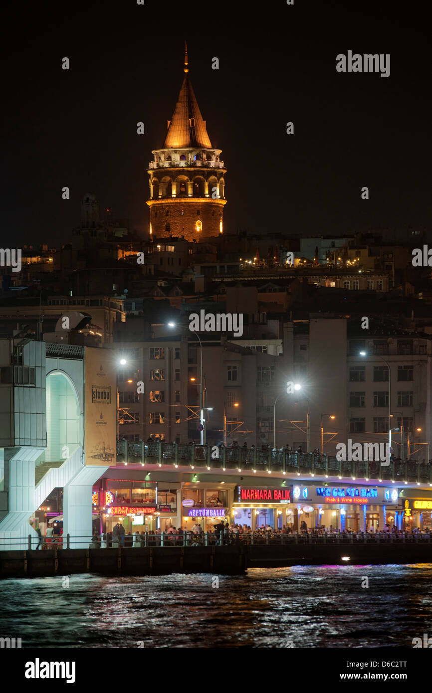 Türkei, Istanbul, Eminönü, Galatabrücke und Galataturm Stock Photo