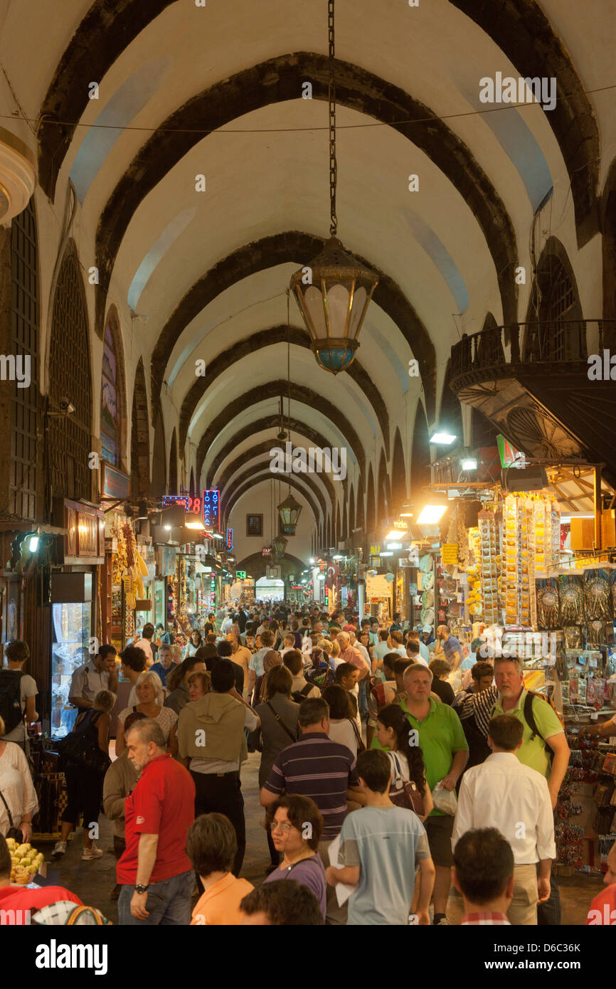 Türkei, Istanbul, Eminönü, Gewürzbasar oder ägyptischer Bazaar (Misir Carsi). Stock Photo