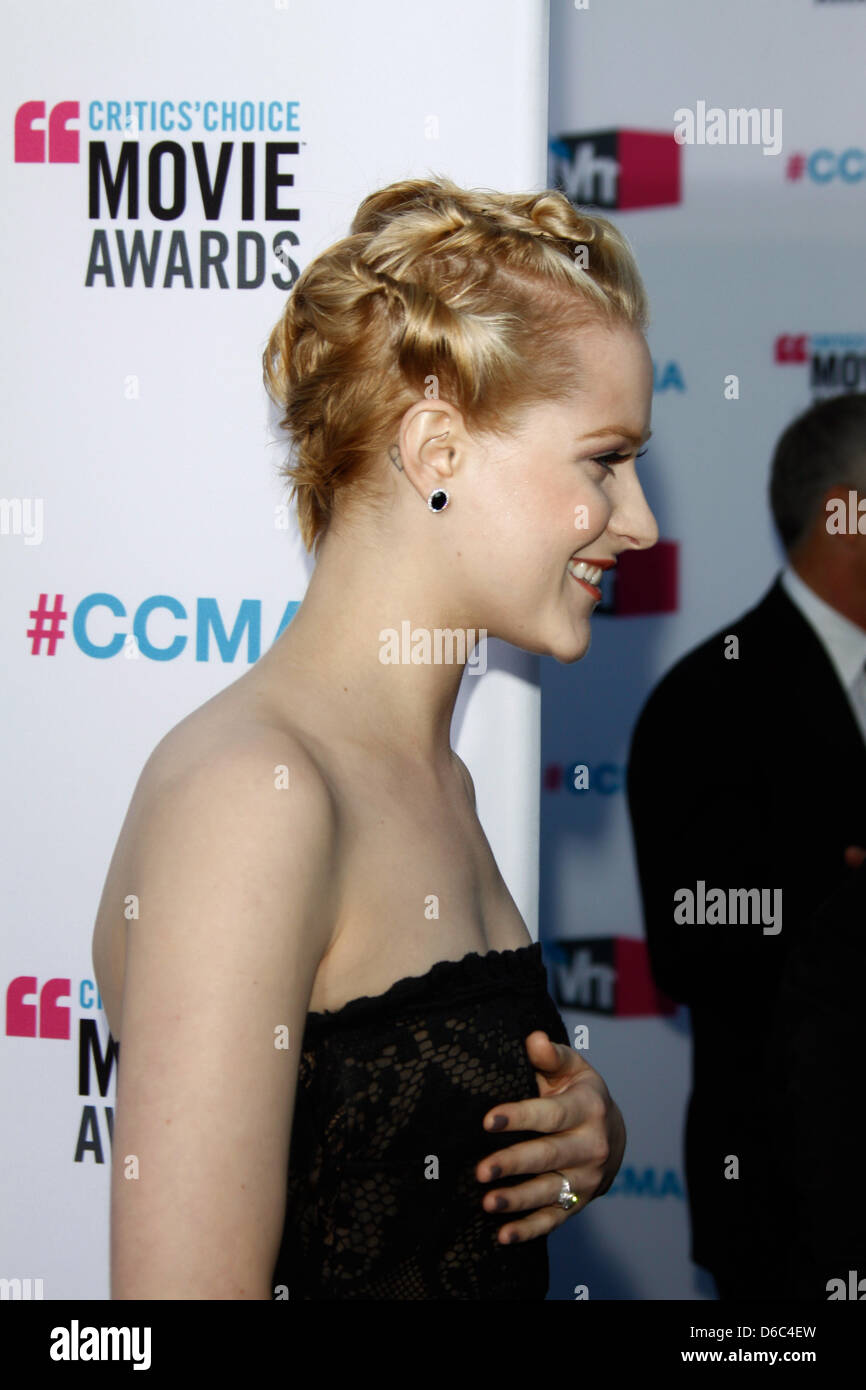 Actress Evan Rachel Wood arrives at the 17th Annual Critics' Choice ...
