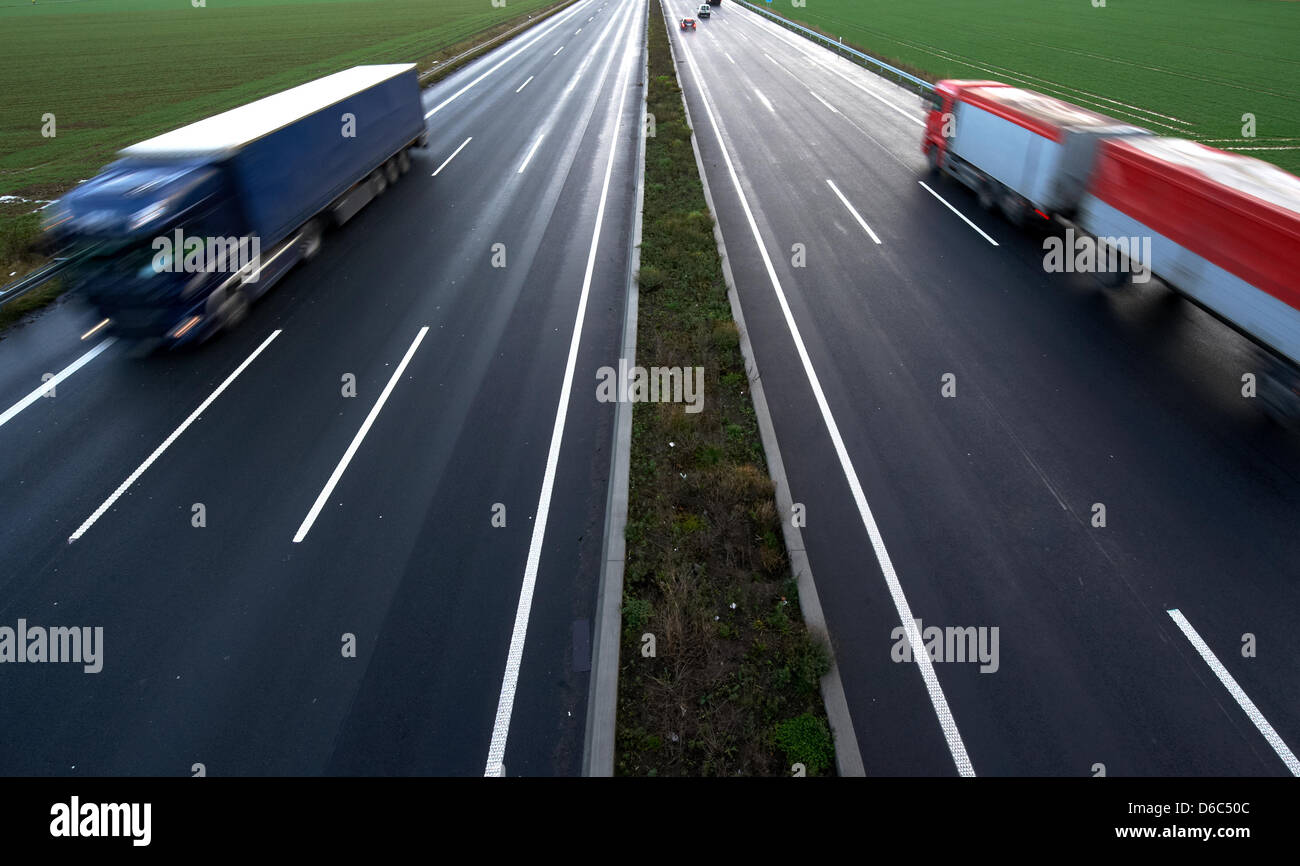Trucks and cars travel along the A2 near Hamm, Germany, 13 January 2012. The six-lane expansion of the A2 Oberhausen - Berlin will be officially opened by German Federal Minister of Transport Ramsauer near Kamen, Germany on Monday, 16 January. Photo: BERND THISSEN Stock Photo