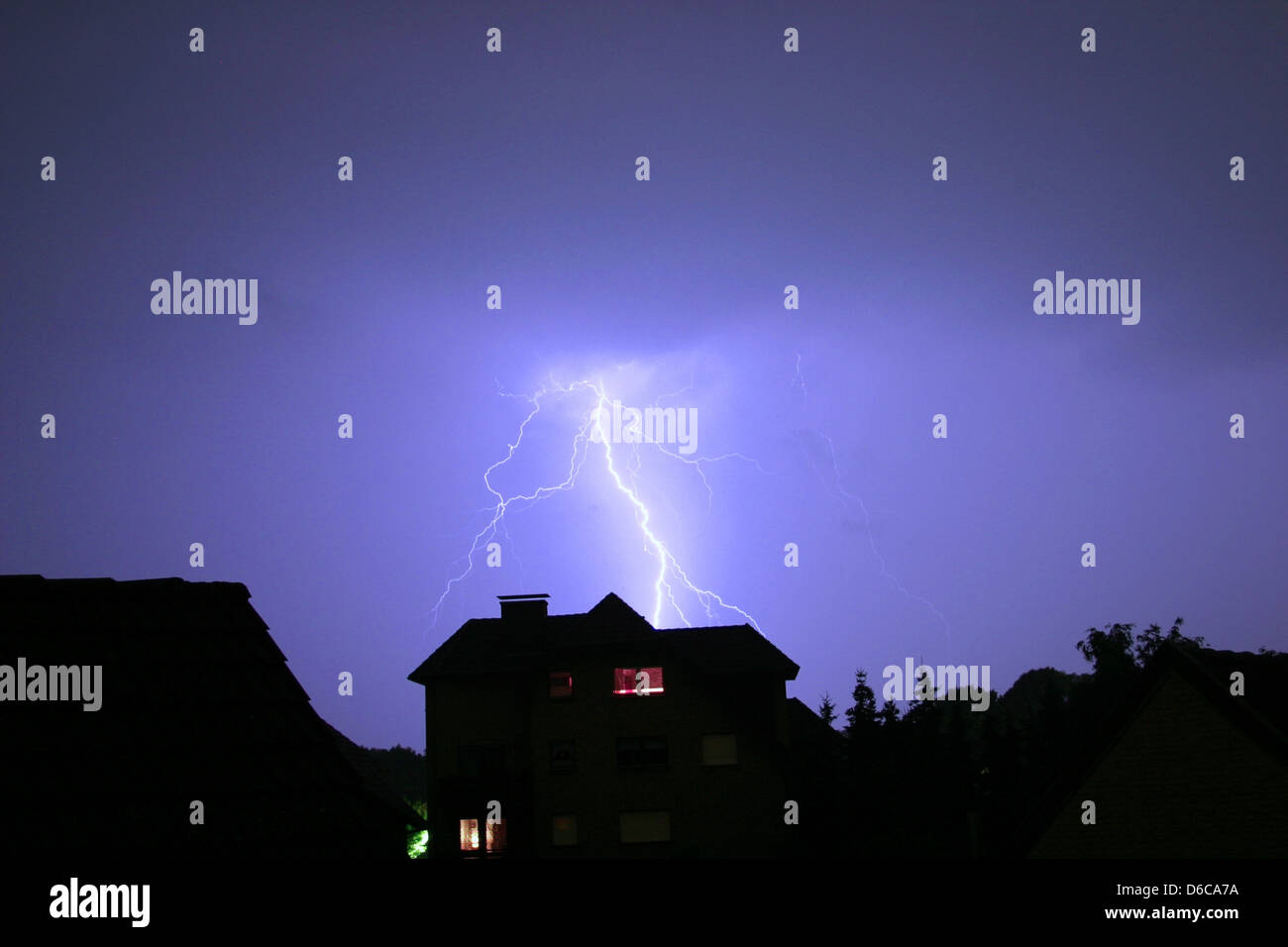 Lightning Strike House Hi-res Stock Photography And Images - Alamy