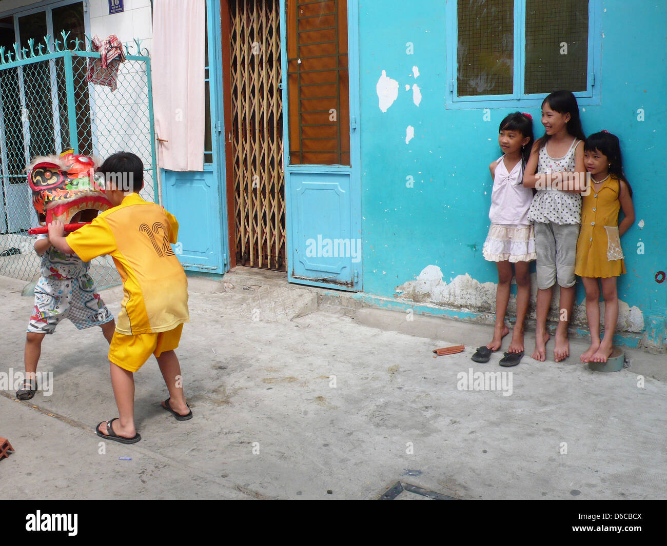 Girls in traditional vietnamese hi-res stock photography and images - Alamy