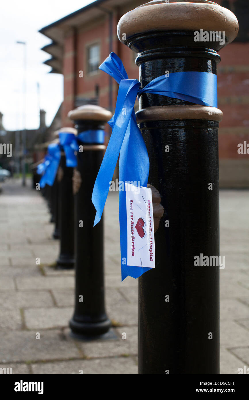 Campaign ribbns in Stafford town centre for Stafford Hospital Stock Photo