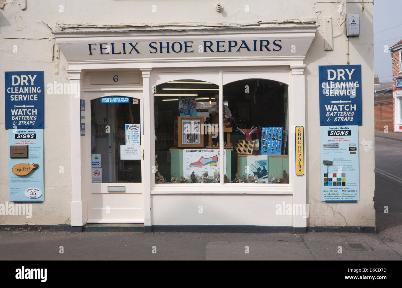 Shoe repair shop hi-res stock photography and images - Alamy