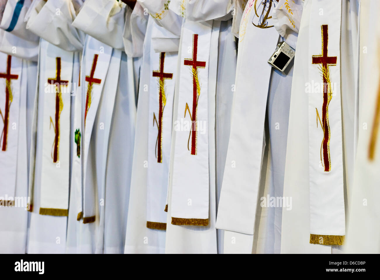[Image: queue-of-priests-nossa-senhora-aparecida...D6CDBP.jpg]
