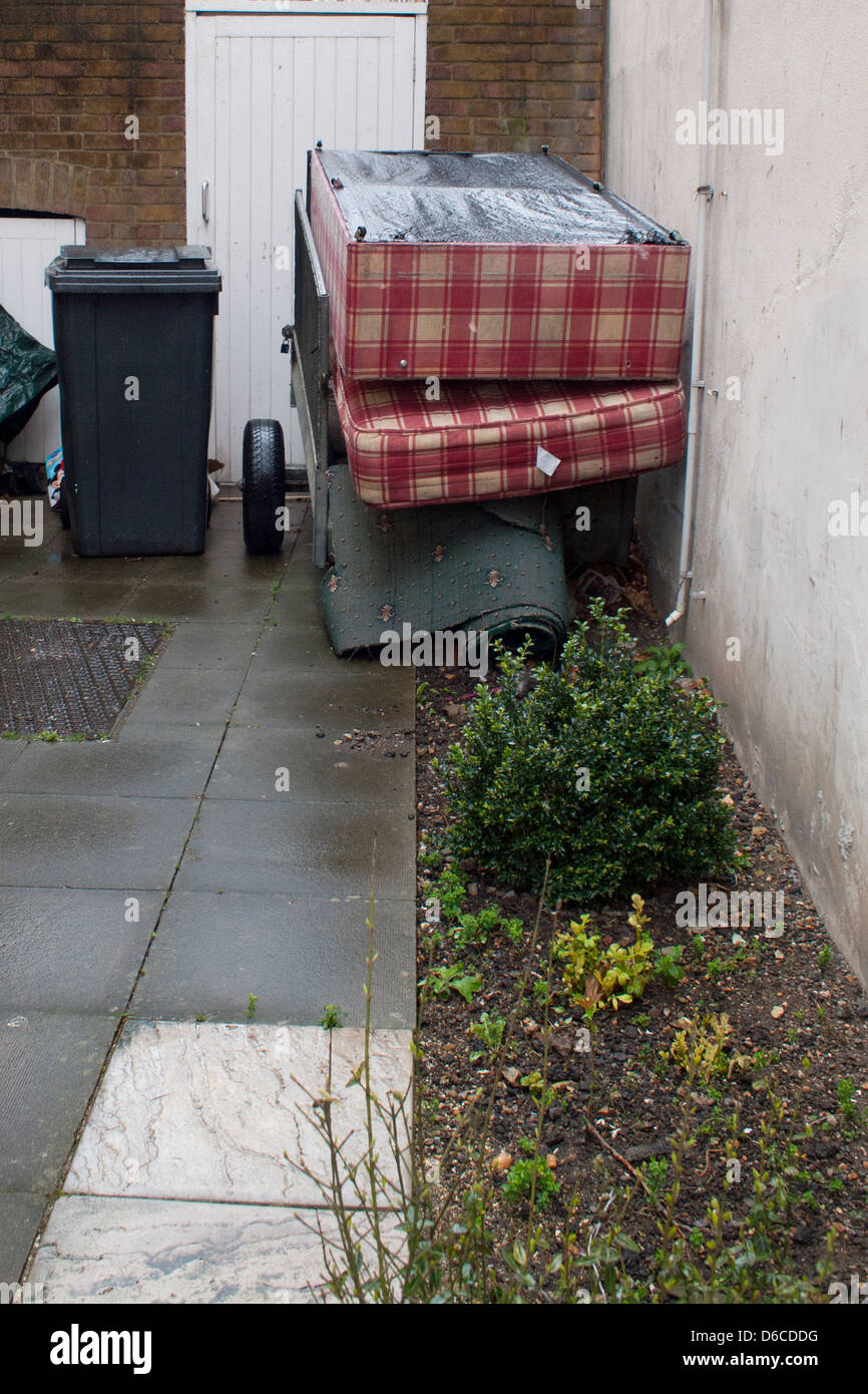 Dump mattress hires stock photography and images Alamy