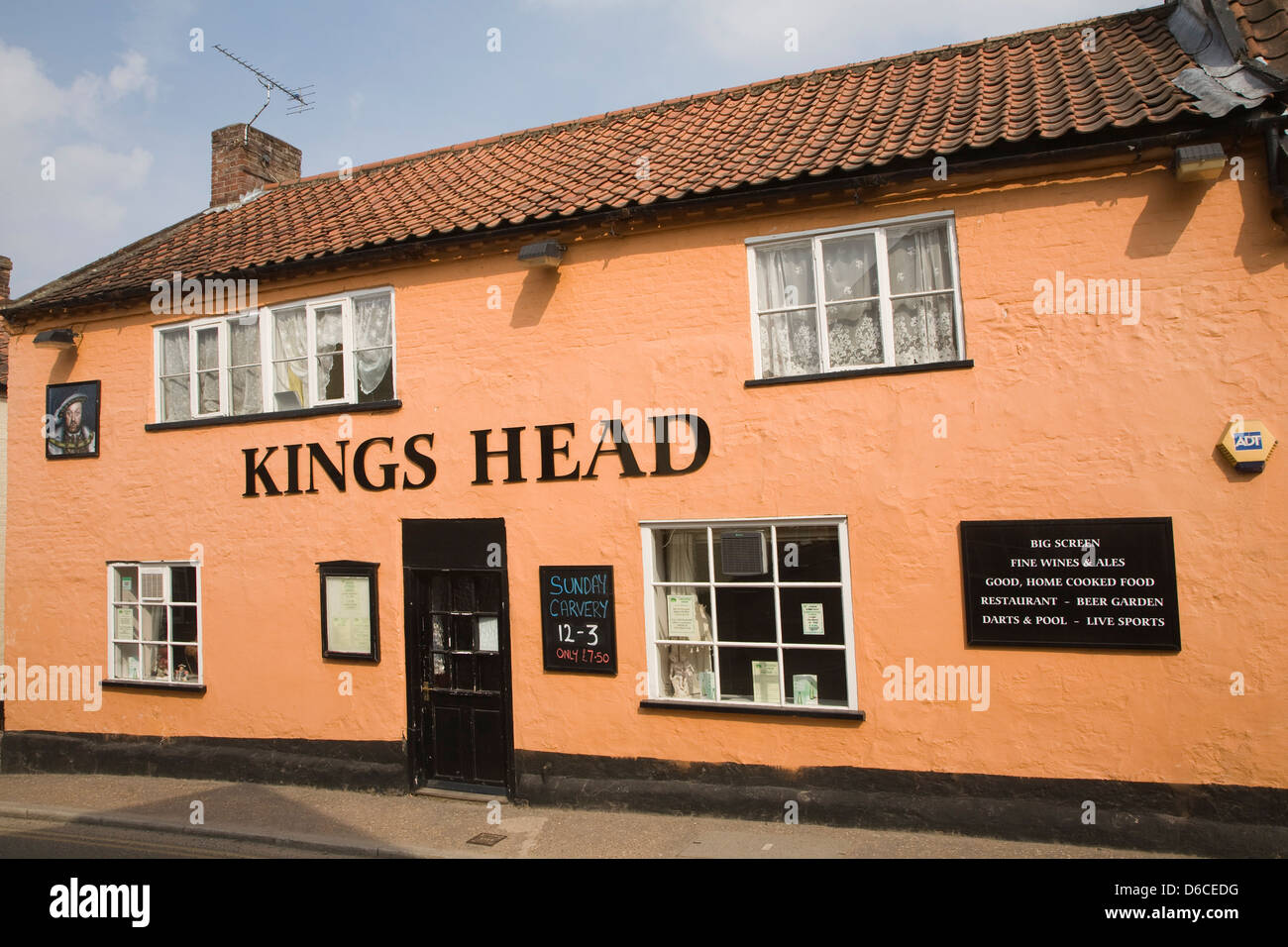 Historic Kings Head pub, Loddon, Norfolk, England Stock Photo