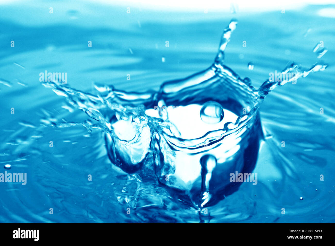 blue water splash macro close up Stock Photo - Alamy