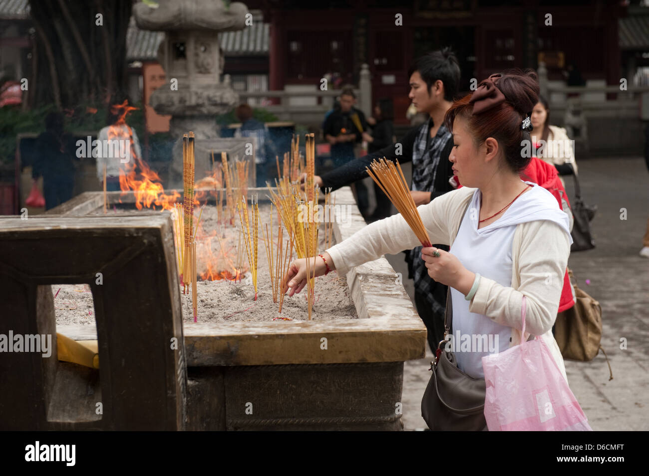 Guangzhou, China, Feuerstaette for incense sticks in the yard of Filial Piety Temple Stock Photo