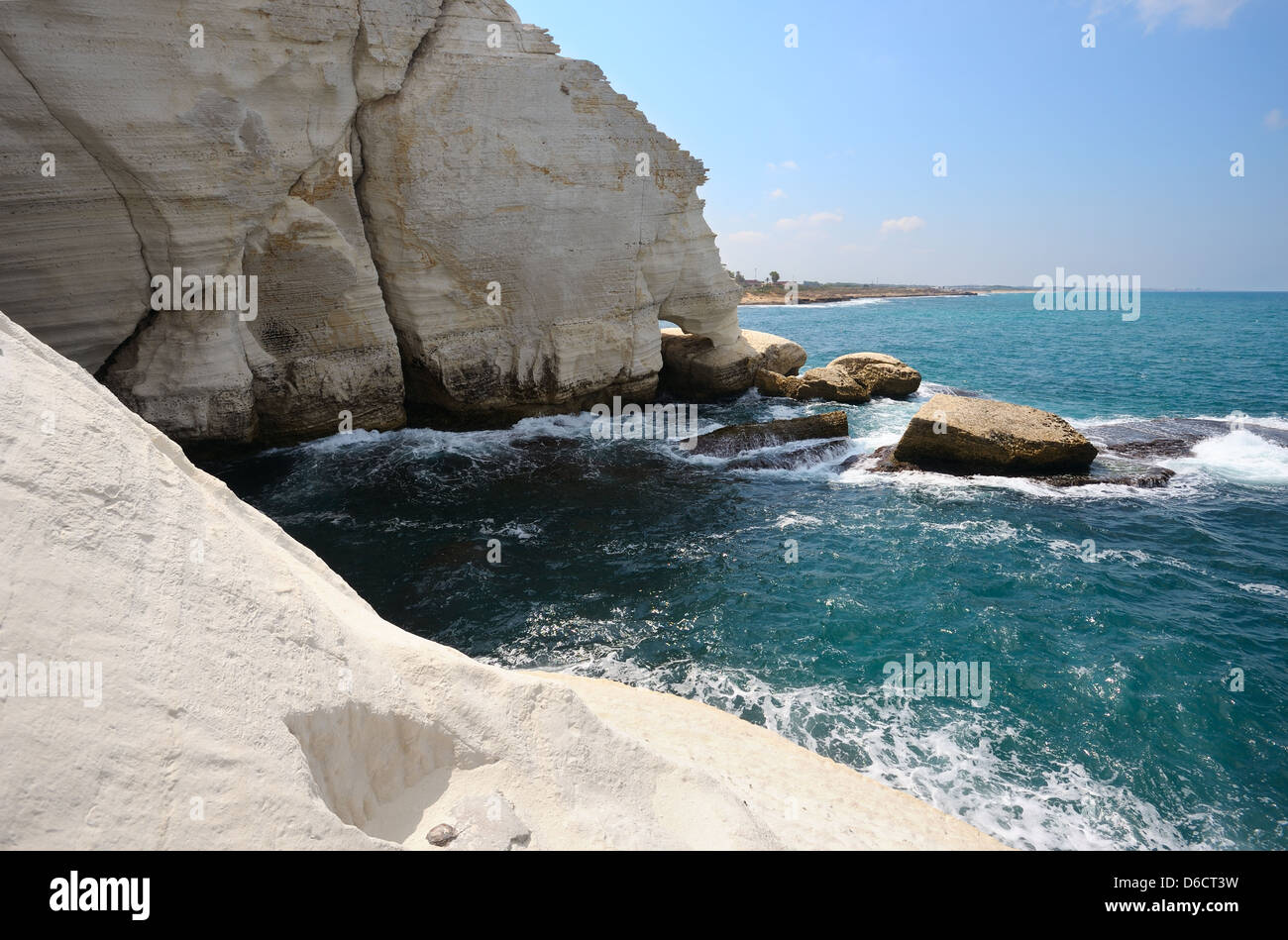 The white chalk cliffs of Rosh ha-Hanikra Stock Photo