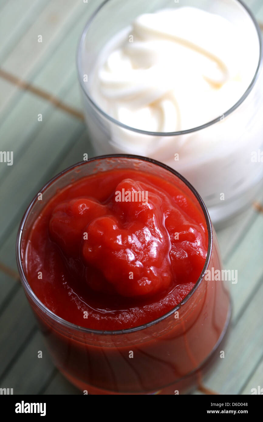 mayonnaise and ketchup Stock Photo Alamy