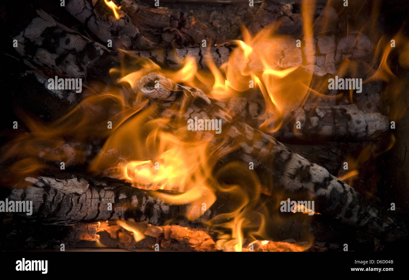 Barbecue grill firewood burning hi-res stock photography and images - Alamy