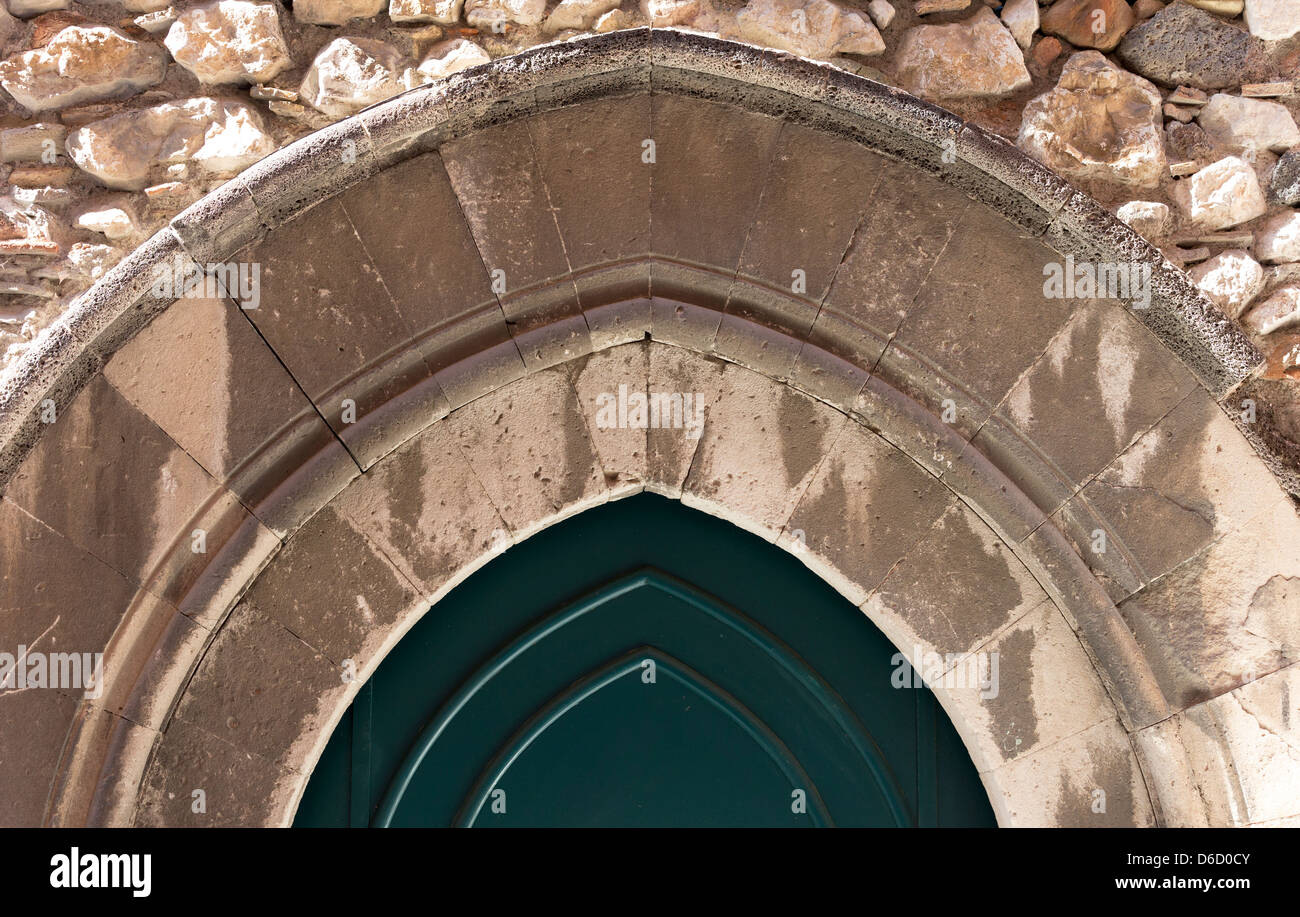 Detail of a doorway showing a fine example of a Gothic arch Stock Photo