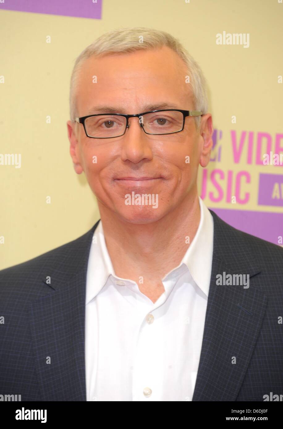 TV personality Dr. Drew Pinsky arrives at the MTV Video Music Awards at
