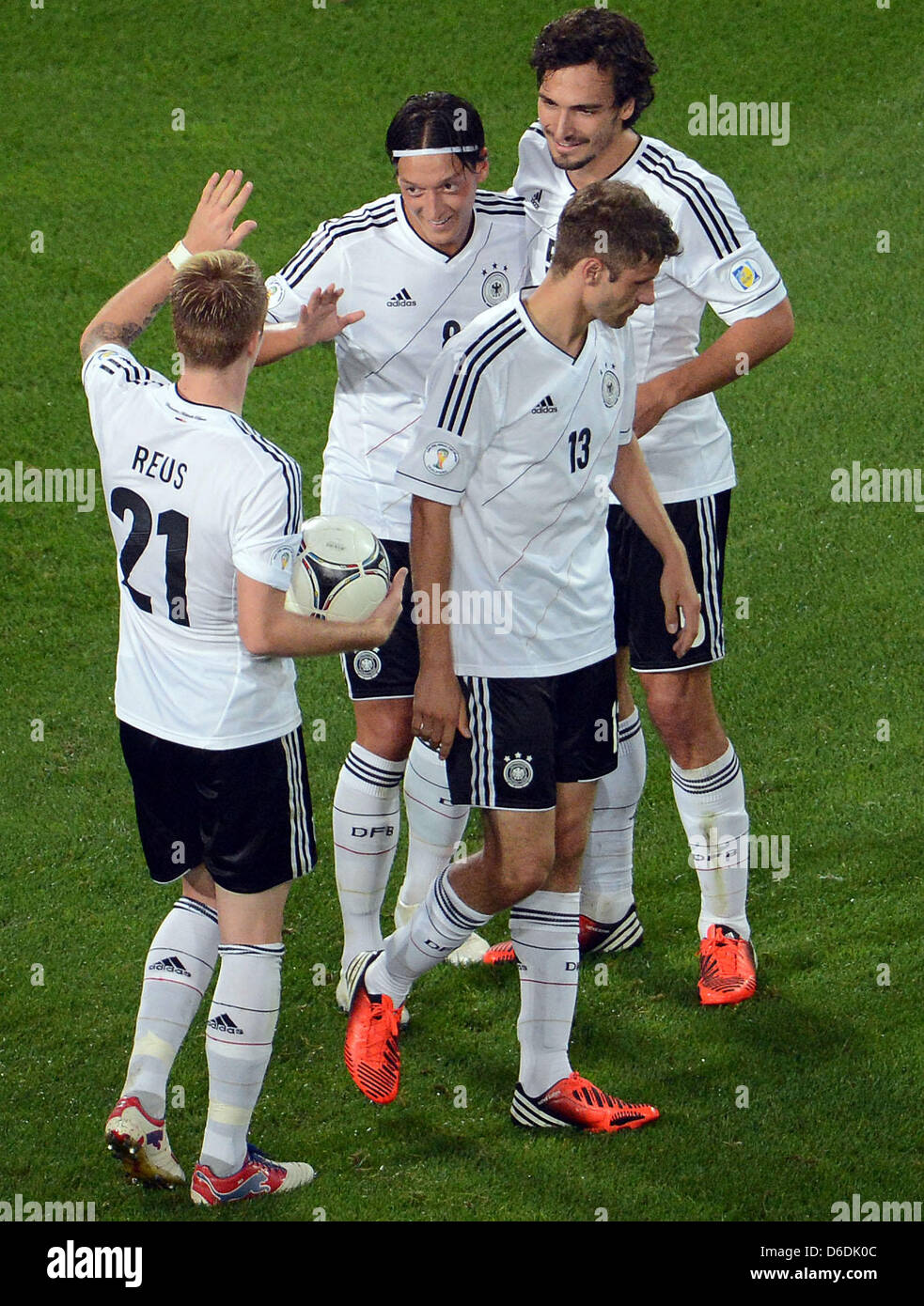 Germany's Mesut Oezil (2.f.l) celebrates with Marco Reus (L), Thomas Mueller and Mats Hummels (R) after scoring the 2-0 during their Group C World Cup 2014 qualifying match between Germany and Faroe Islands at AWD Arena in Hanover, Germany, 07 September 2012. Photo: Peter Steffen dpa/lni  +++(c) dpa - Bildfunk+++ Stock Photo