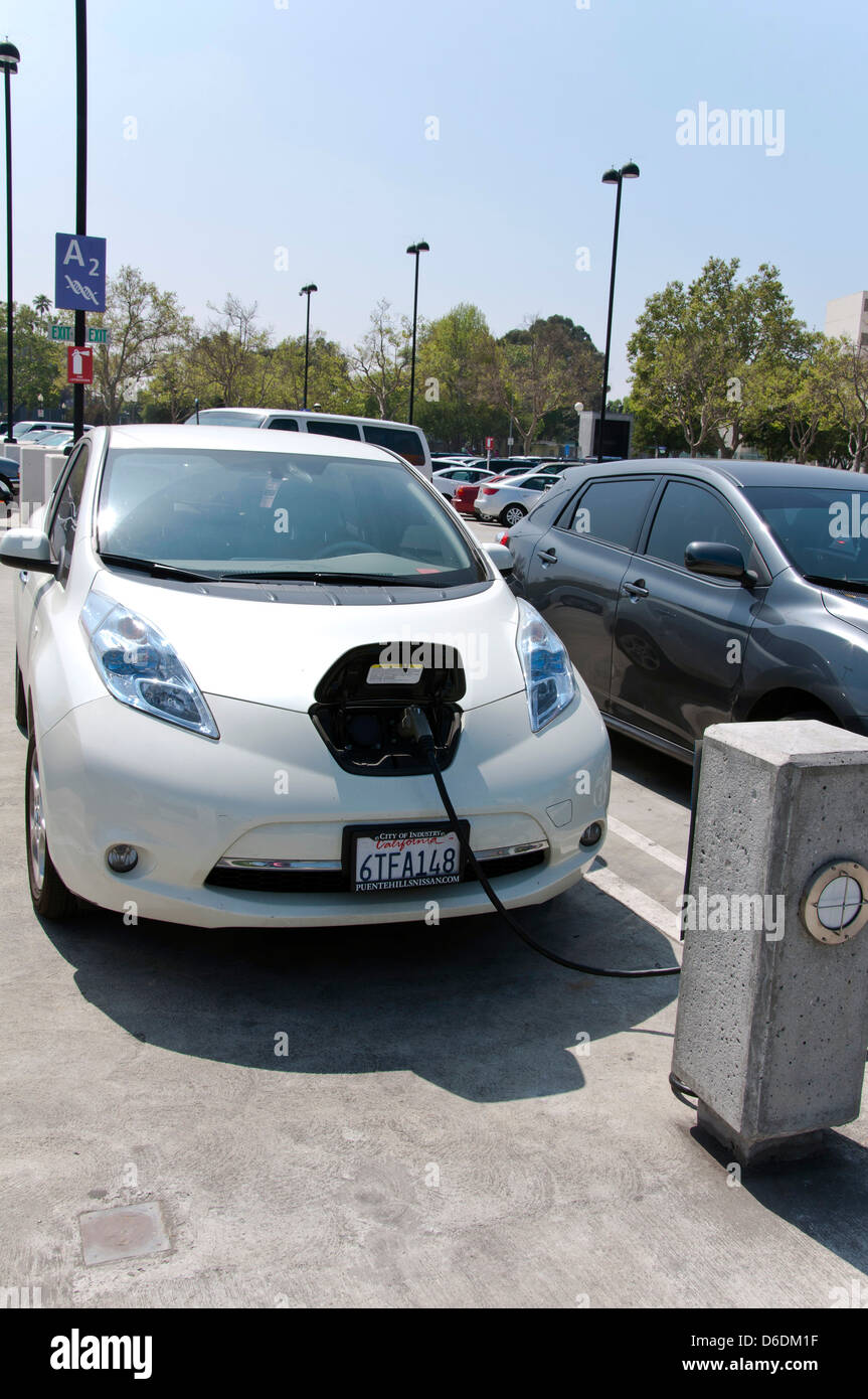 Electric hybrid car hi-res stock photography and images - Alamy