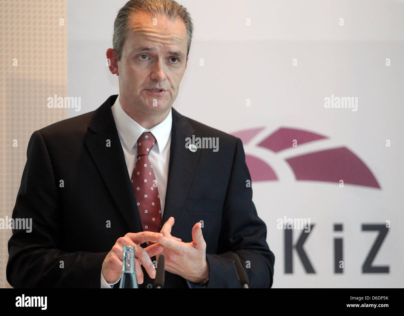 The CEO of the English Child Exploitation and Online Protection Centre (CEOP), Peter Davis, speaks at the launch event of the Center for Child Protection on the Internet (I-KIZ) at the Family Ministry in Berlin, Germany, 10 September 2012. The foundation of the center goes back to the 'Internet Dialogue' (Dialog Internet) initiated by the Federal Minister for Family Affairs, Senior Stock Photo