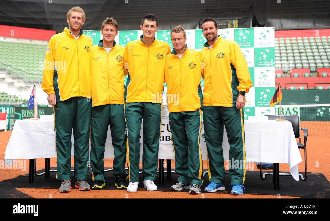 Australian tennis players Chris Guccione (L-R), Matthew Ebden, Bernard Tomic, Lleyton Hewitt and team manager Patrick Rafter pose during the draw of the Davis Cup matches between Australia and Germany under the opened roof of the tennis stadium am Hamburger Rothenbaum in Hamburg, Germany, 13 September 2012. The two will play the first match of the Davis Cup on 14 September 2012. Th Stock Photo
