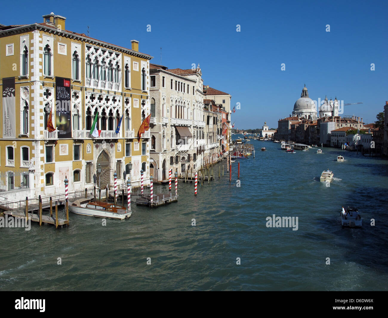 A view of the Galleria dell'Accademia (L) situated at the Canal Grande is pictured from the bridge Ponte dell'Accademia in Venice, Italy, 09 September 2012. Photo: Jens Kalaene Stock Photo