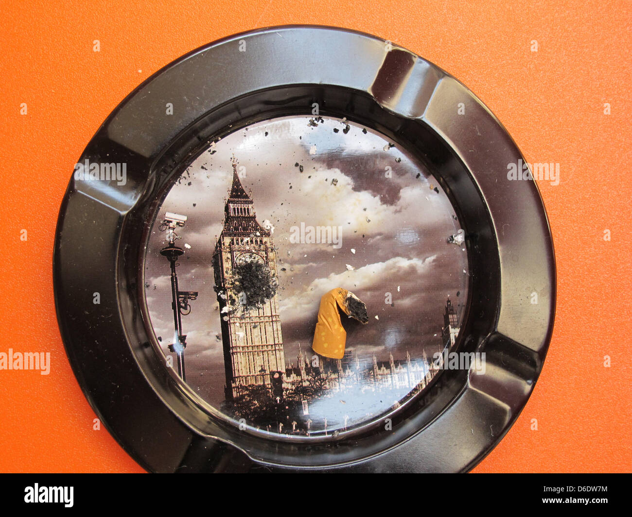 An ash tray designed with a picture of London's 'Elizabeth Tower' (Big Ben) is pictured in Venice, Italy 07 September 2012. Photo: Jens Kalaene Stock Photo