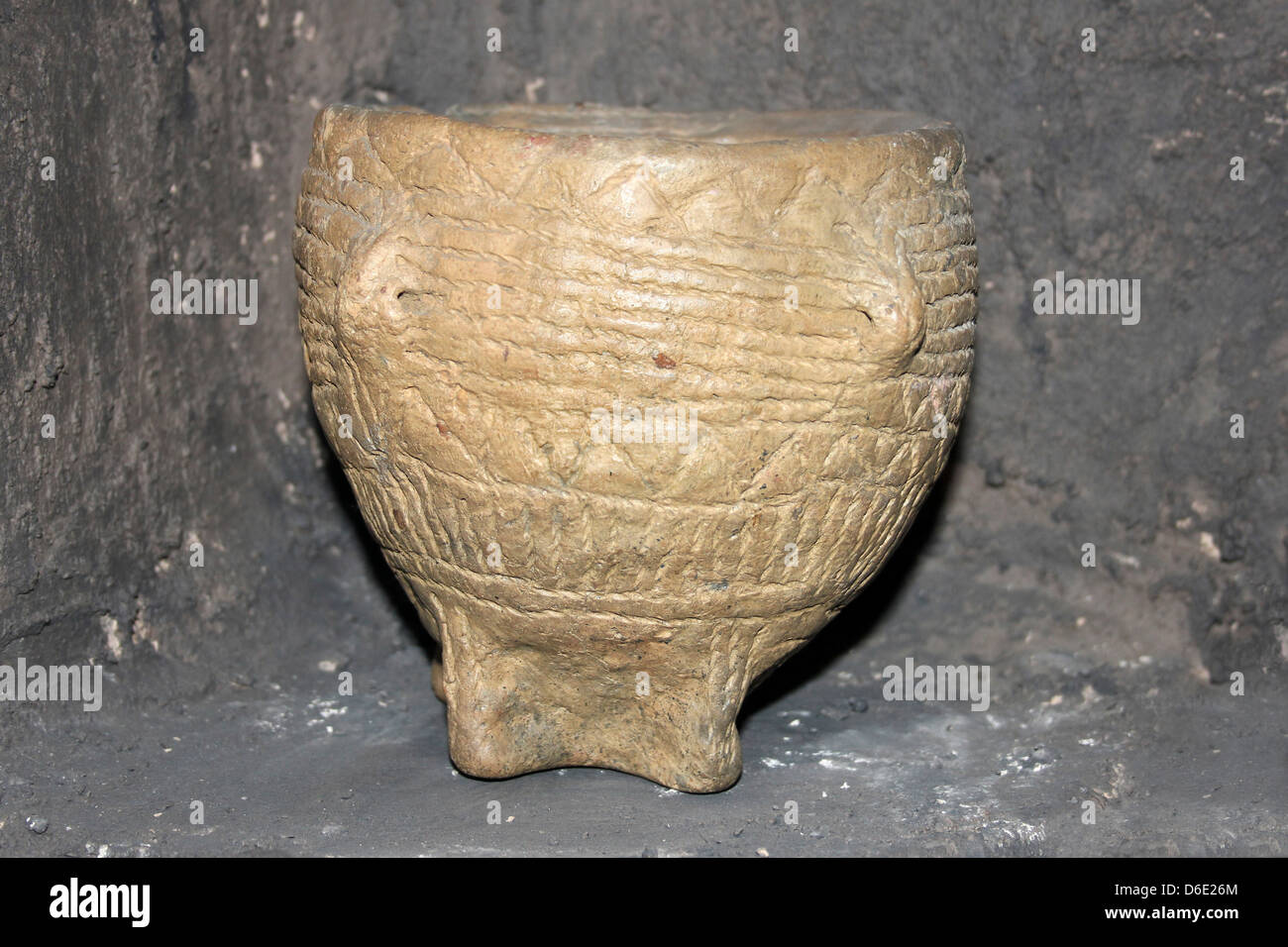 Bronze-age Food Vessel From Newbald, East Yorkshire Stock Photo