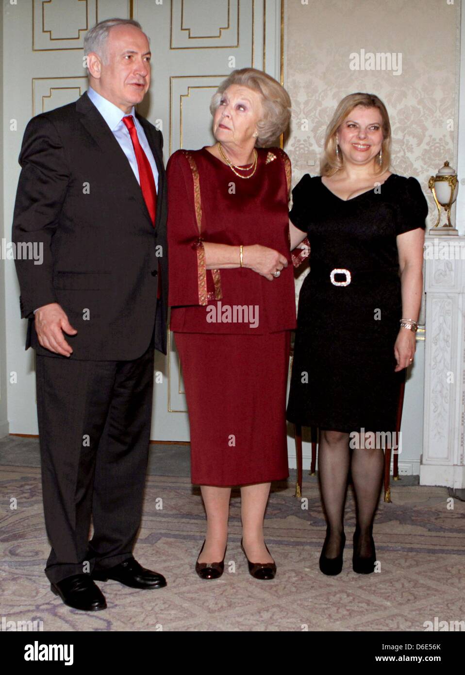 Israel's Prime Minister Benjamin Netanyahu (L) and his wife Sara (R