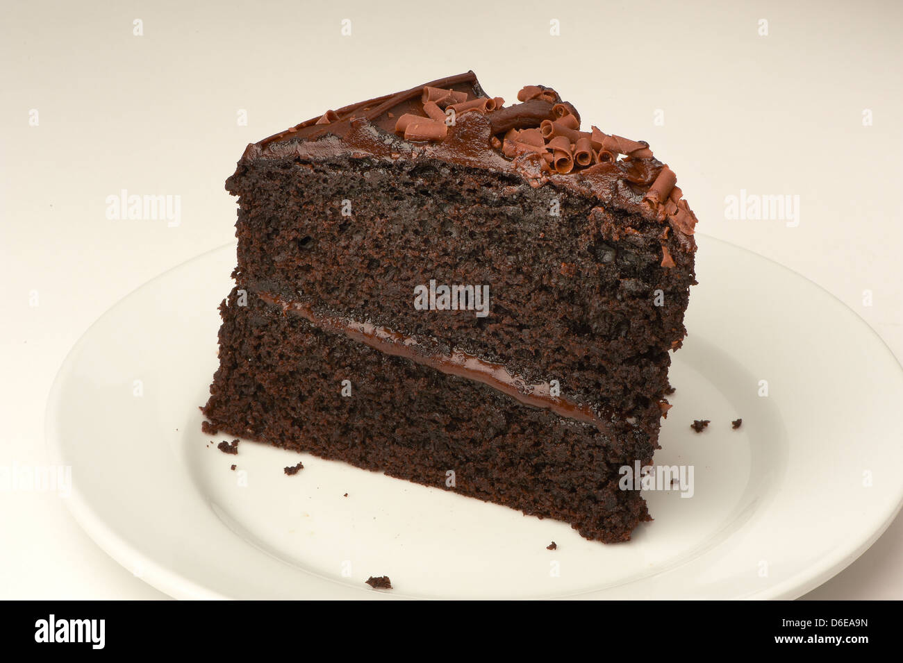 Cake with chocolate icing hi-res stock photography and images - Alamy