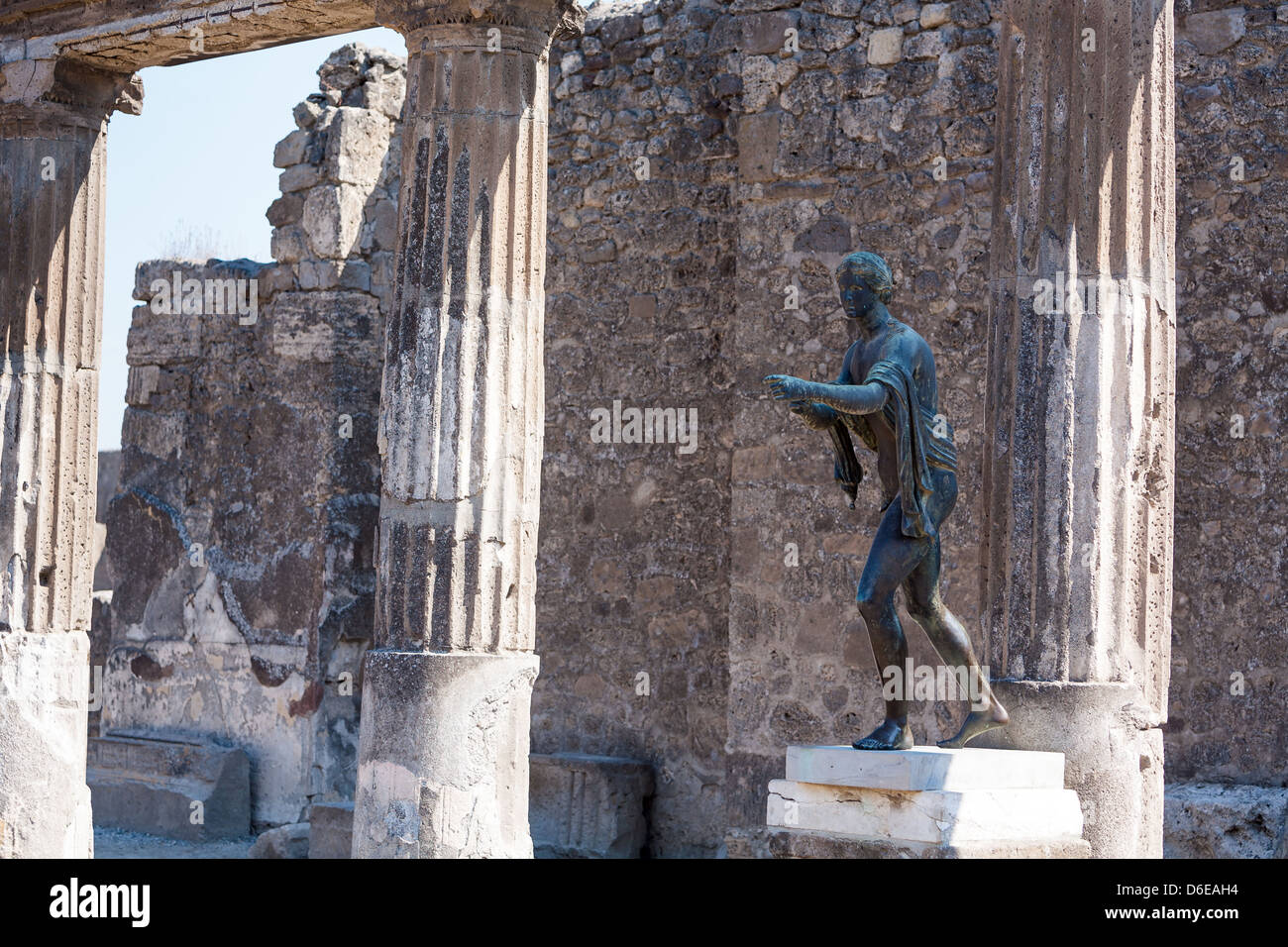 Ruins Of Pompeii Statue Temple Of Apollo Stock Photo Alamy