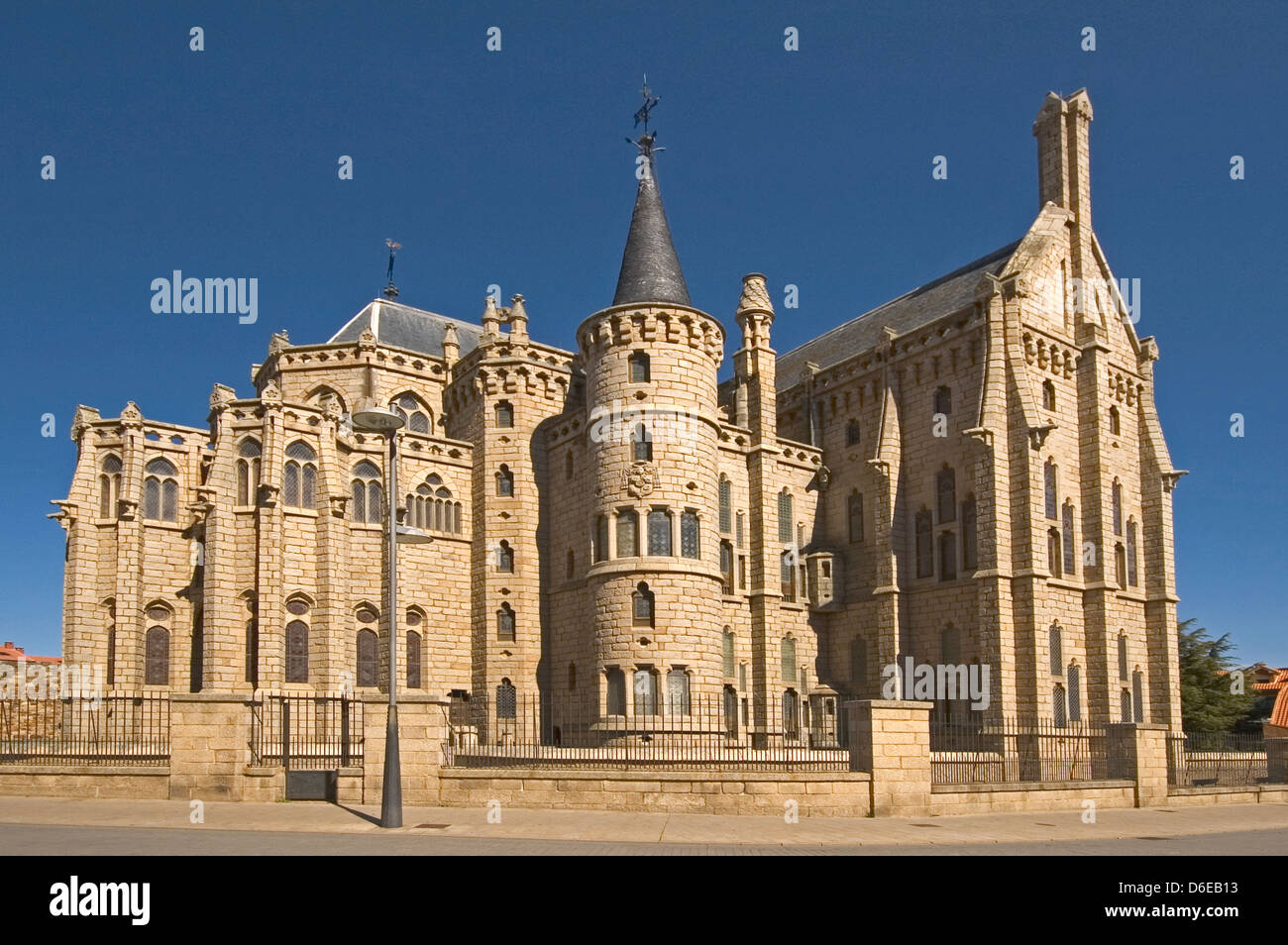 EUROPE, SPAIN, Astorga, Bishop’s Palace designed by Antoni Gaudi (19th Century) Stock Photo