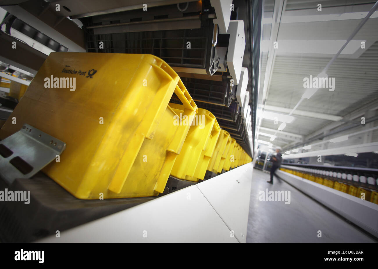 Mail sorting machine hires stock photography and images Alamy