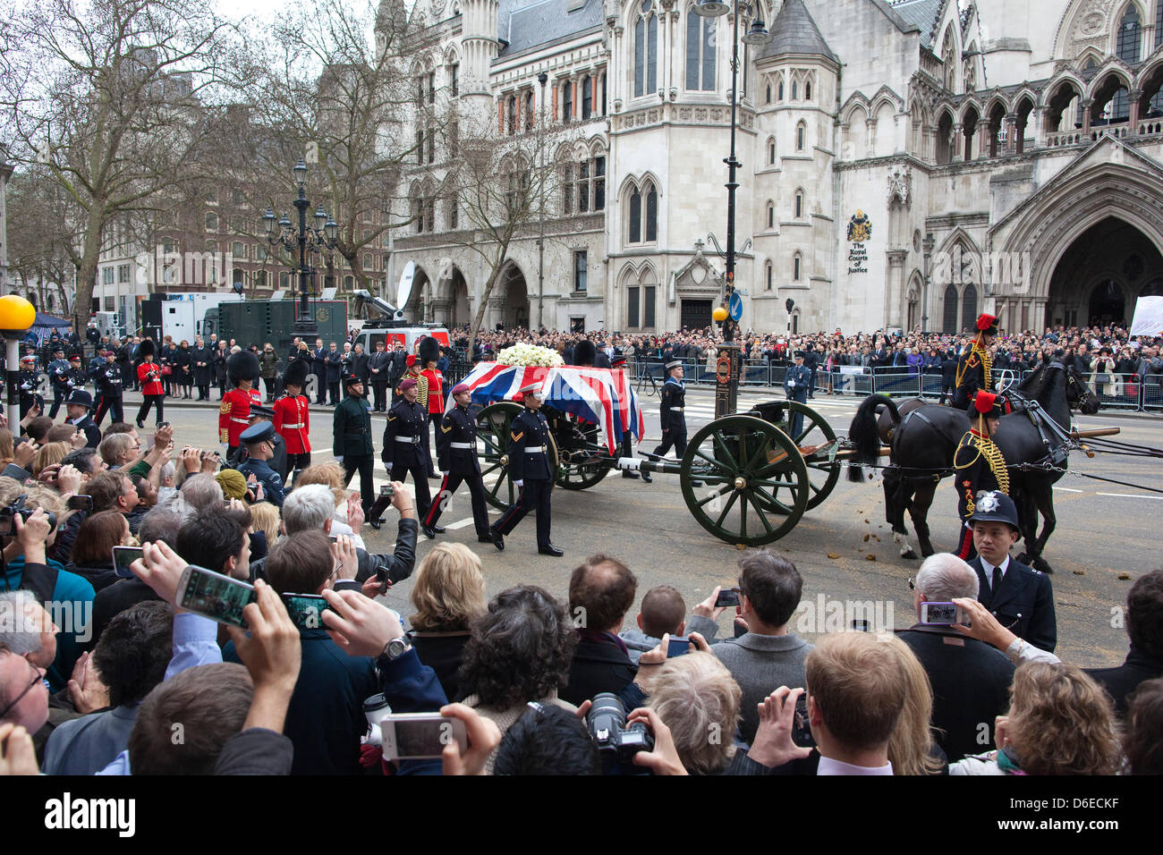 London, UK. 17th April 2013. The Ceremonial Funeral Of Former British Prime Minister Baroness Thatcher, London, UK.  Crowds line up to watch the Ceremonial Funeral of Baroness Thatcher pass along Fleet Street, London, UK. Credit: Jeff Gilbert/Alamy Live News Stock Photo