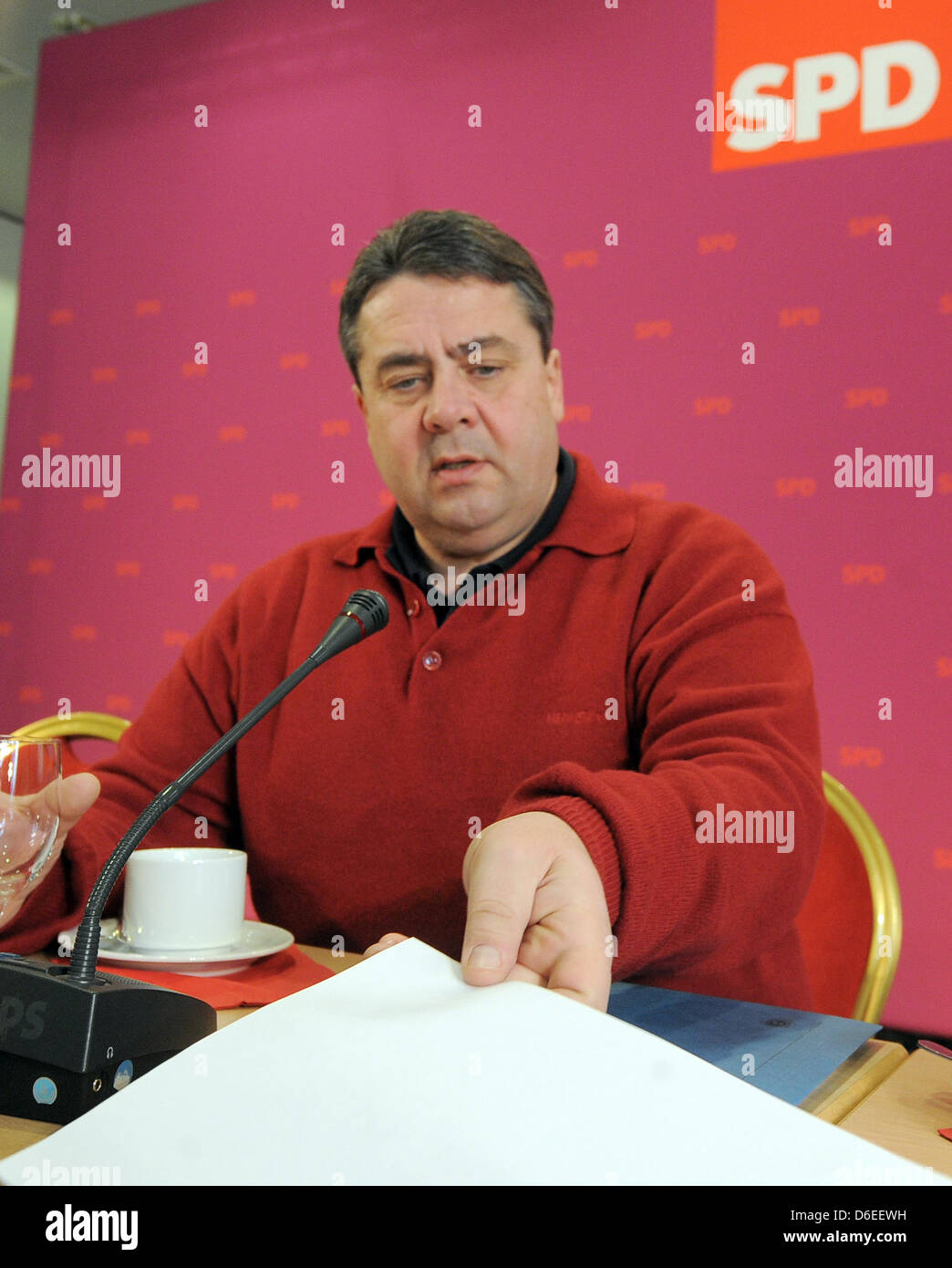 The chairman of Germany's Social Democratic Party (SPD) Sigmar Gabriel attends the first SPD convention of 2012 at Inselhotel in Potsdam, Germany, 29 January 2012. Photo: BERND SETTNIK Stock Photo