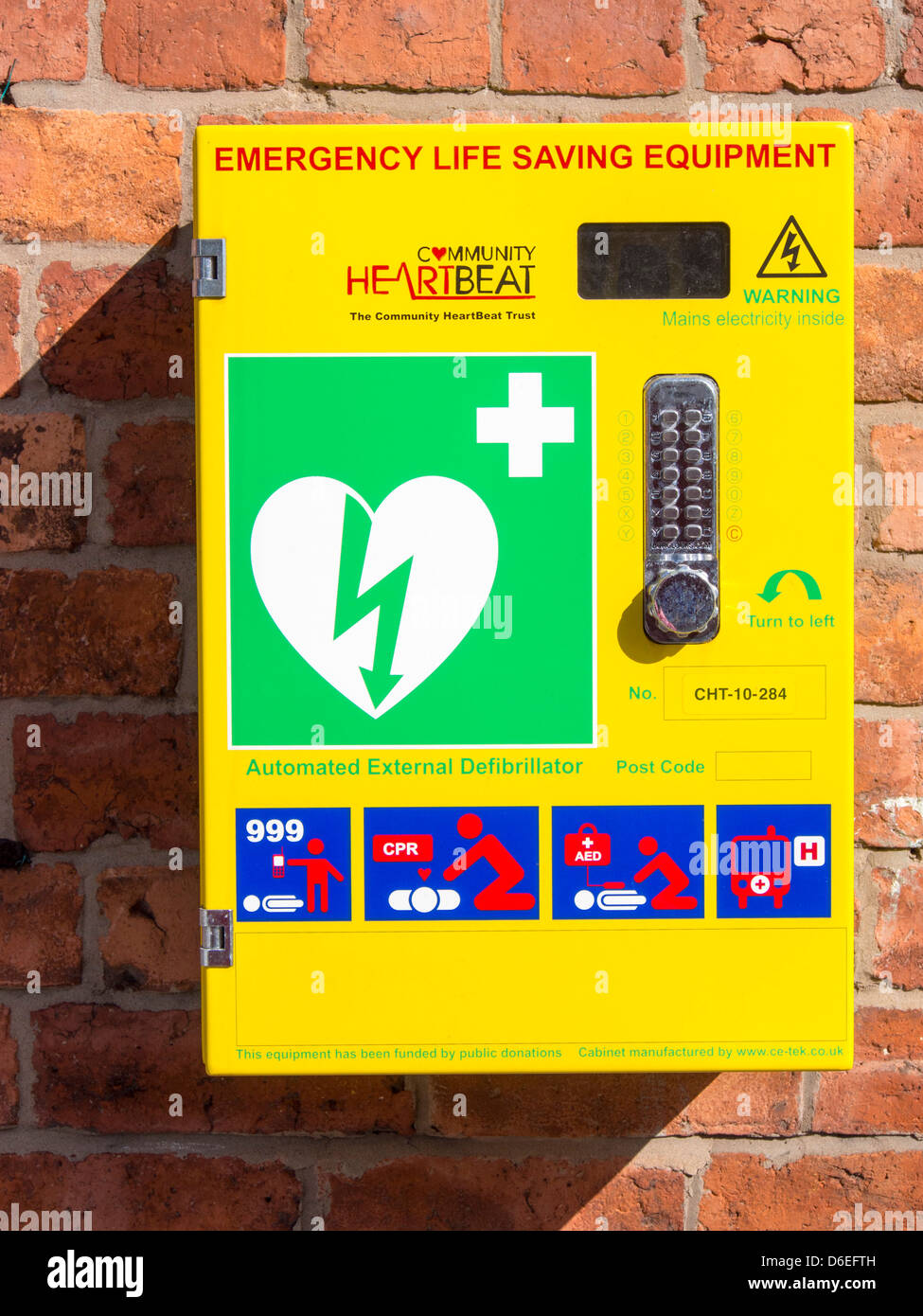 First aid defibrillator hires stock photography and images Alamy
