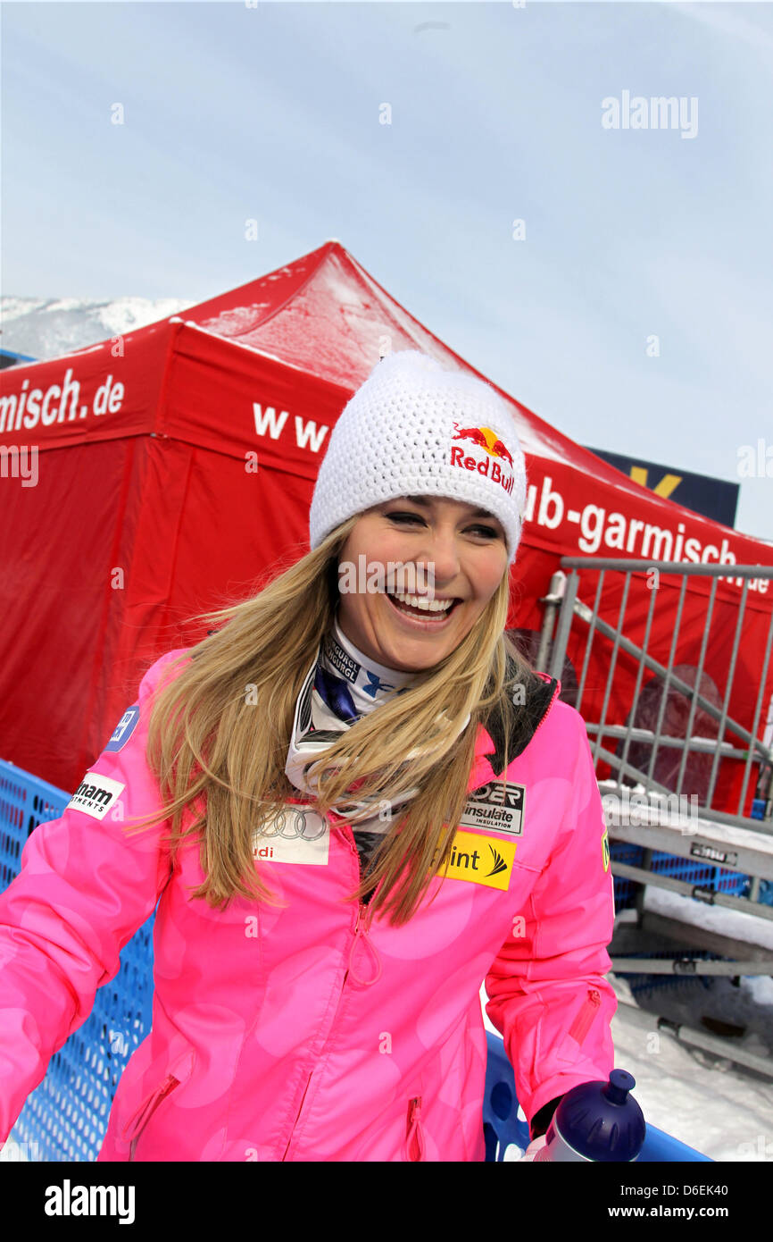 US skier Lindsey Vonn amiles after winning the women's downhill Alpine
