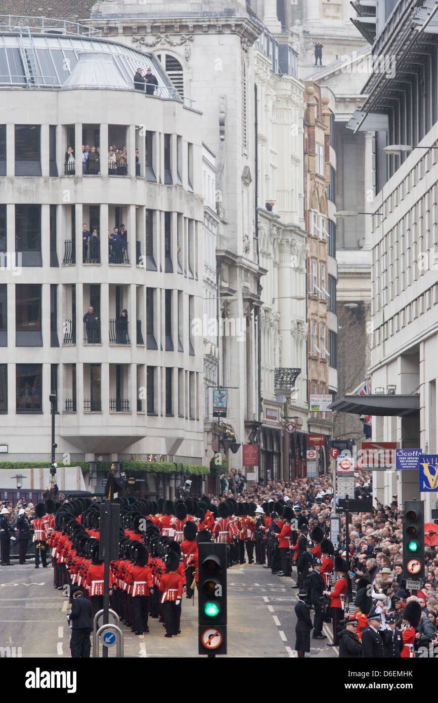 Guardsmen march up Ludgate Hill before the funeral of Margaret Thatcher. Draped in the union flag and mounted on a gun carriage, the coffin of ex-British Prime Minister Baroness Margaret Thatcher's coffin travels along Fleet Street towards St Paul's Cathedral in London, England. Afforded a ceremonial funeral with military honours, not seen since the death of Winston Churchill in 1965, family and 2,000 VIP guests (incl Queen Elizabeth) await her cortege. Stock Photo