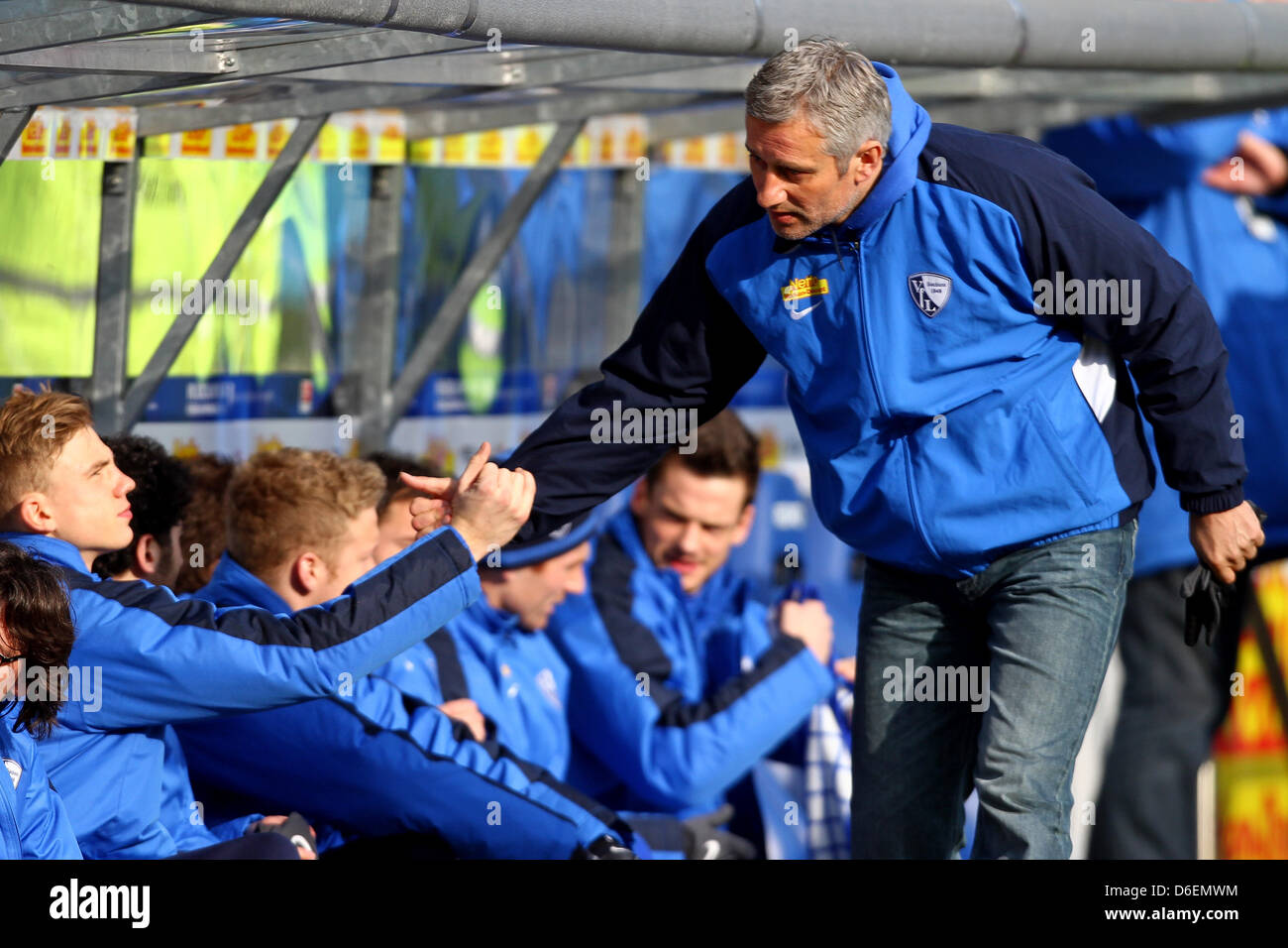 Bochum's head coach Andreas Bergmann claps hands with his substitute players prior to the German Bundesliga second devision match between VfL Bochum and Hansa Rostock at rewirpowerStadion in Bochum, Germany, 05 February 2012. Photo: Kevin Kurek Stock Photo