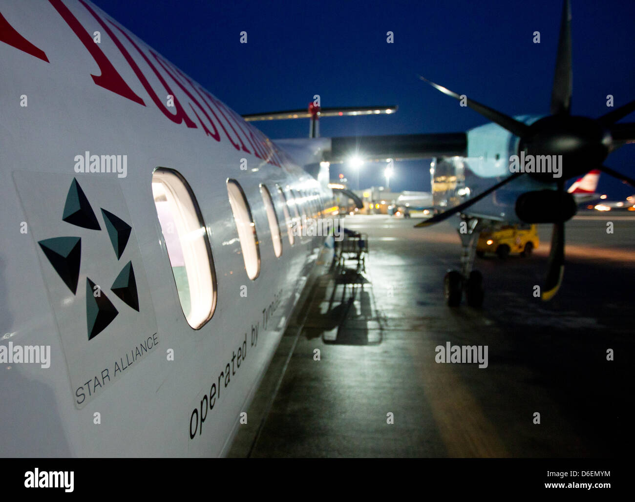 An aircraft of the airline 'Austrian', memeber of 'Star Alliance' stands on the airport in Vienna, Austria, 31 January 2012. Photo: Jens Wolf Stock Photo
