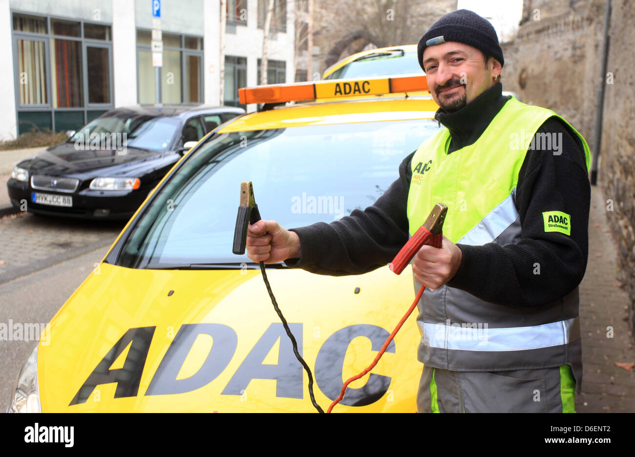 ADAC road patrol driver Carsten Prus jump starts a car in Andernach, Germany, 07 February 2012. Dead batteries and frozen Diesel lines are the most common causes of break downs at the moment. Photo: THOMAS FREY Stock Photo